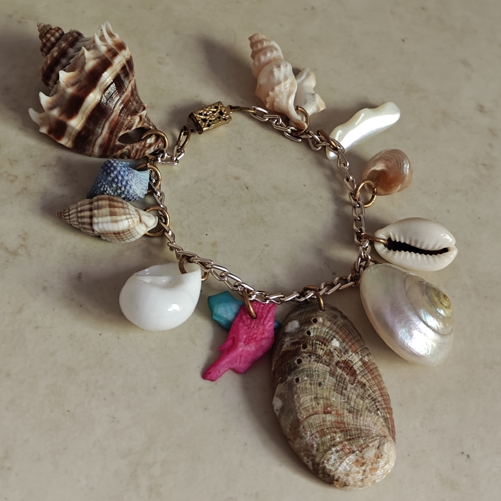 Vintage Dangling Shell Charm Bracelet